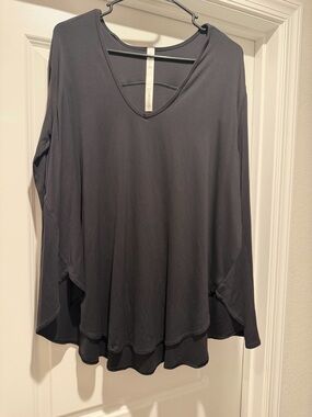 Lululemon Relaxed V-Neck Long Sleeve Top - Black